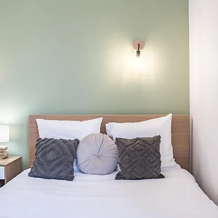 Le - Vue De - 4 * Troyes